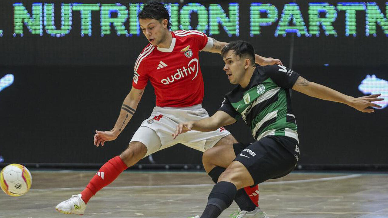 Afonso Jesus celebra título de futsal do Benfica após vitória