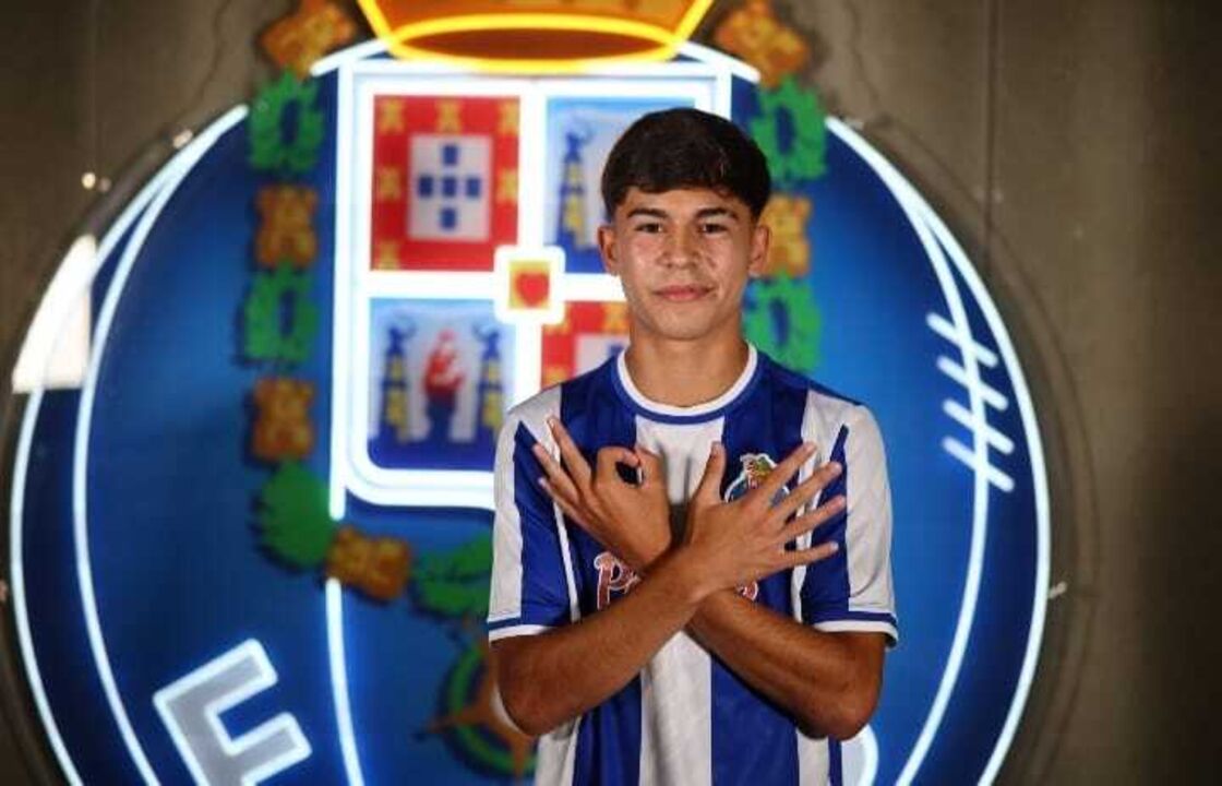 Gabriel Lança assina contrato profissional com o FC Porto e recebe mensagem de Quaresma