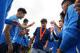 Campeões da Europa pelos sub-17 recebidos pela equipa principal do FC Porto no Olival