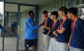 Campeões da Europa pelos sub-17 recebidos pela equipa principal do FC Porto no Olival
