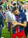 Achraf Hakimi com o troféu da Liga dos Campeões