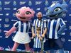 Adepto do FC Porto com as mascotes do clube