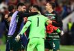 Jogadores da seleção nacional festejam vitória em campo
