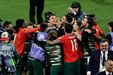 Jogadores celebram vitória num jogo da Liga das Nações da UEFA