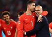 Cristiano Ronaldo e Roberto Martínez celebram