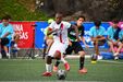 Jogador de futebol em ação durante o Torneio Internacional Pauleta nos Açores.
