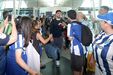 Adeptos apoiaram dragões na partida para os EUA
