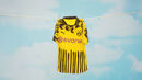 Camisola do Borussia Dortmund estendida num estendal