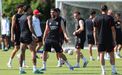 Jogadores do Benfica preparam jogo contra Auckland em treino