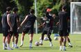 Benfica prepara jogo com Auckland em treino no relvado