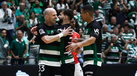 Jogadores do Sporting festejam durante o jogo contra o Benfica