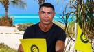 Cristiano Ronaldo surge com o símbolo do Al Nassr num cenário tropical