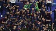 No topo da Europa: as imagens da festa do PSG depois da conquista da Liga dos Campeões