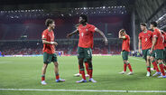 Jogadores portugueses fazem a festa durante a final com a França