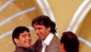 Carvevale com Maradona num programa de TV em 1998
