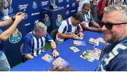 A distribuir autógrafos