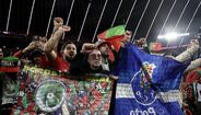 Adeptos do FC Porto apoiam a equipa num jogo
