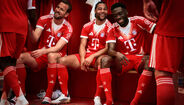 Jogadores do Bayern Munique apresentavam a nova camisola
