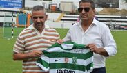 Rui Borges homenageado em Mirandela com camisola do Sporting