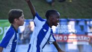Jovens jogadores celebram vitória no Torneio Internacional Pauleta Azores Soccer