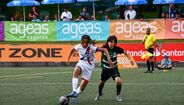 Jogo de futebol no Torneio Internacional Pauleta Azores Soccer