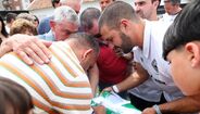 Rui Borges recebe homenagem em Mirandela e autografa camisolas.