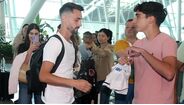 Adeptos apoiaram dragões na partida para os EUA