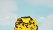 Camisola amarela e preta do Borussia Dortmund