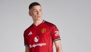Equipamento do Manchester United para a época 25/26, da adidas