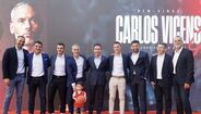 Carlos Vicens com a restante equipa técnica