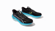 Sapatilhas Puma pretas para desporto com sola azul