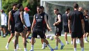Jogadores do Benfica preparam jogo contra Auckland em treino
