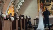 Casamento de Hjulmand e Emilie em Tarnby, Copenhaga, com a presença de Katarina Larsson.
