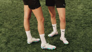 Puma lança chuteiras específicas para mulheres para impulsionar o futebol feminino