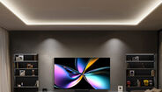 Hisense U7Q: TV para adeptos e jogadores com Pelé na estante
