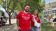 Adeptos do Benfica mostram o seu apoio