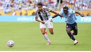 Alberto Costa em duelo com Doku (Man. City) no Mundial de Clubes
