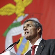 <![CDATA[ Noronha Lopes critica silêncio do Benfica sobre a centralização: «Vamos acordar quando já for tarde?» ]]>