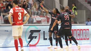 Benfica goleia em Braga e fica mais perto da final do playoff de futsal