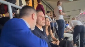Gyökeres assistiu à final da Champions na tribuna ao lado da namorada e do empresário