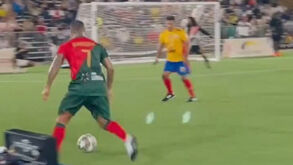 Quem sabe nunca esquece: Quaresma brilha em jogo de lendas com golaço de trivela a Higuita