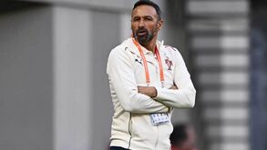 Bino Maçães risca três nomes da lista final