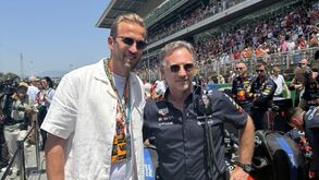 Seleção inglesa aproveitou a folga para visitar os bastidores da Fórmula 1