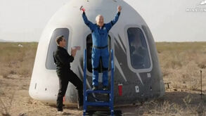 Foguetão New Shepard da Blue Origin leva ao espaço seis pessoas  