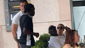 Tocou para Michael Jordan na Baixa de Lisboa e conta tudo: «Ele olhou para mim e até me esqueci das letras...»