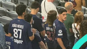 Com o nome de João Neves nas costas: a nova imagem de Tomás Araújo, António Silva e Tiago Gouveia na Allianz Arena