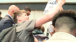 Entre autógrafos e selfies, um 