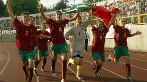 João Moutinho é o único resistente dos primeiros campeões europeus sub-17 - e dura, dura, dura...