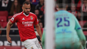 Botafogo negoceia Arthur Cabral, Pizzi reforça o Estoril e Chelsea vai indemnizar o Man. United por causa de Sancho