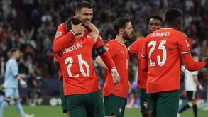 Cristiano Ronaldo celebra com Francisco Conceição